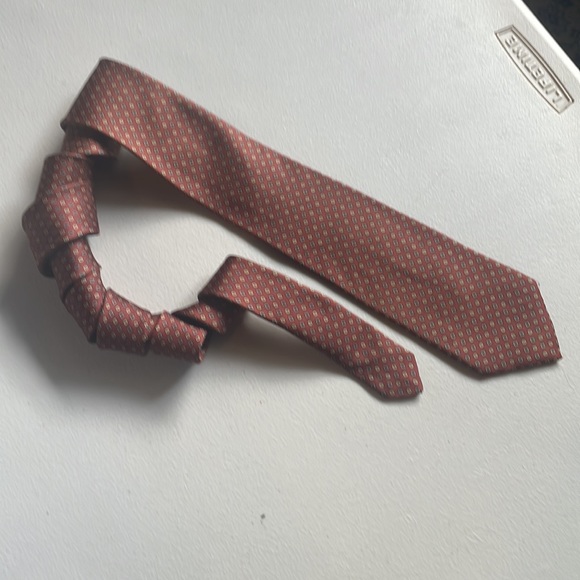 Vintage Eaton’s silk tie in a traditional Foulard pattern - Picture 5 of 8